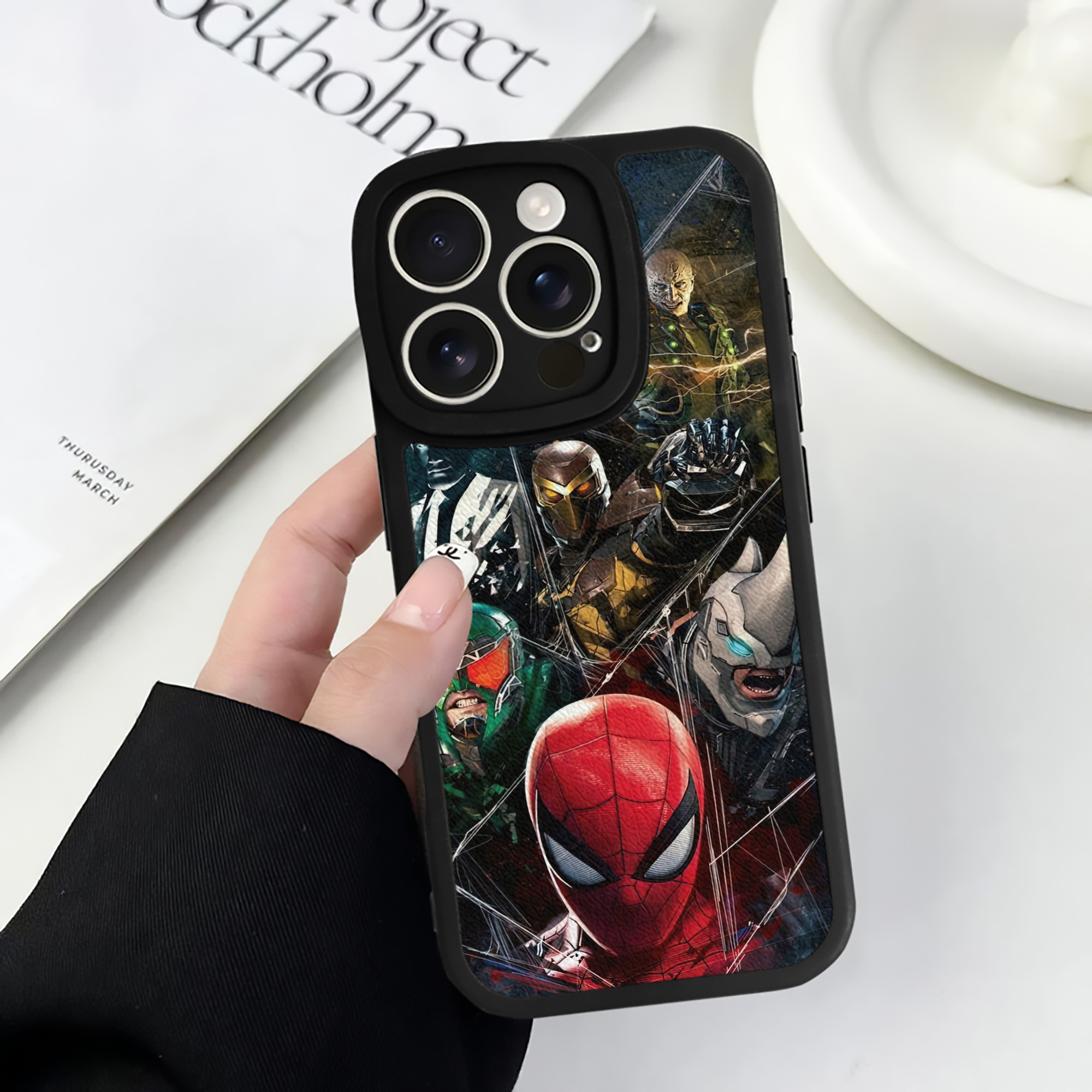 Spider Man スパイダーマン 【iPhone 16シリーズ対応】シリコンスマホケース（レザー調） 材質：シリコン